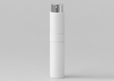 白いねじれおよび噴霧器のプラスチック詰め替え式の香水の噴霧器104mmの高さを吹きかけるため